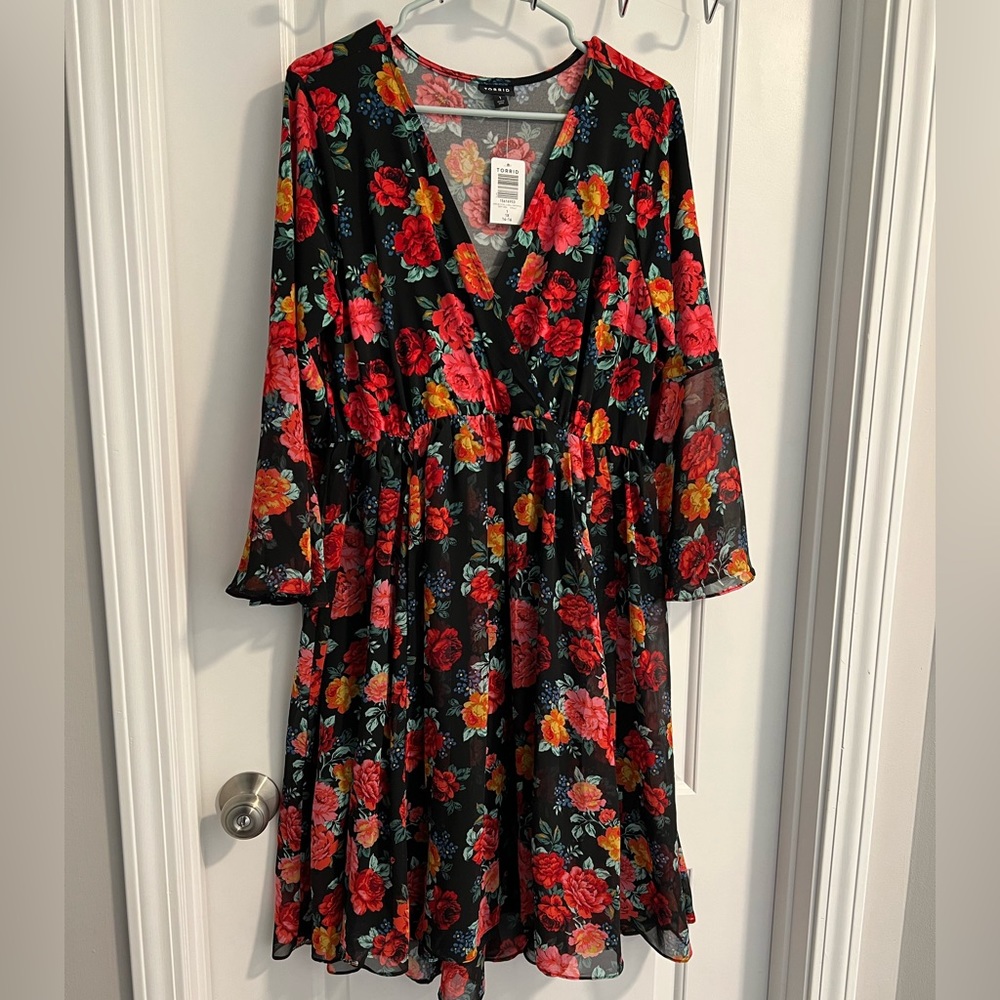 Torrid short floral bell sleeve dress